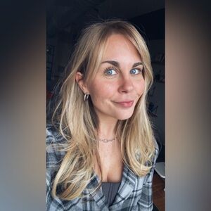 Meet your Posher, Laura